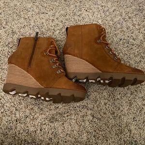 COPY - Sorel Uptown Lace up. New. Shown with & without flash.